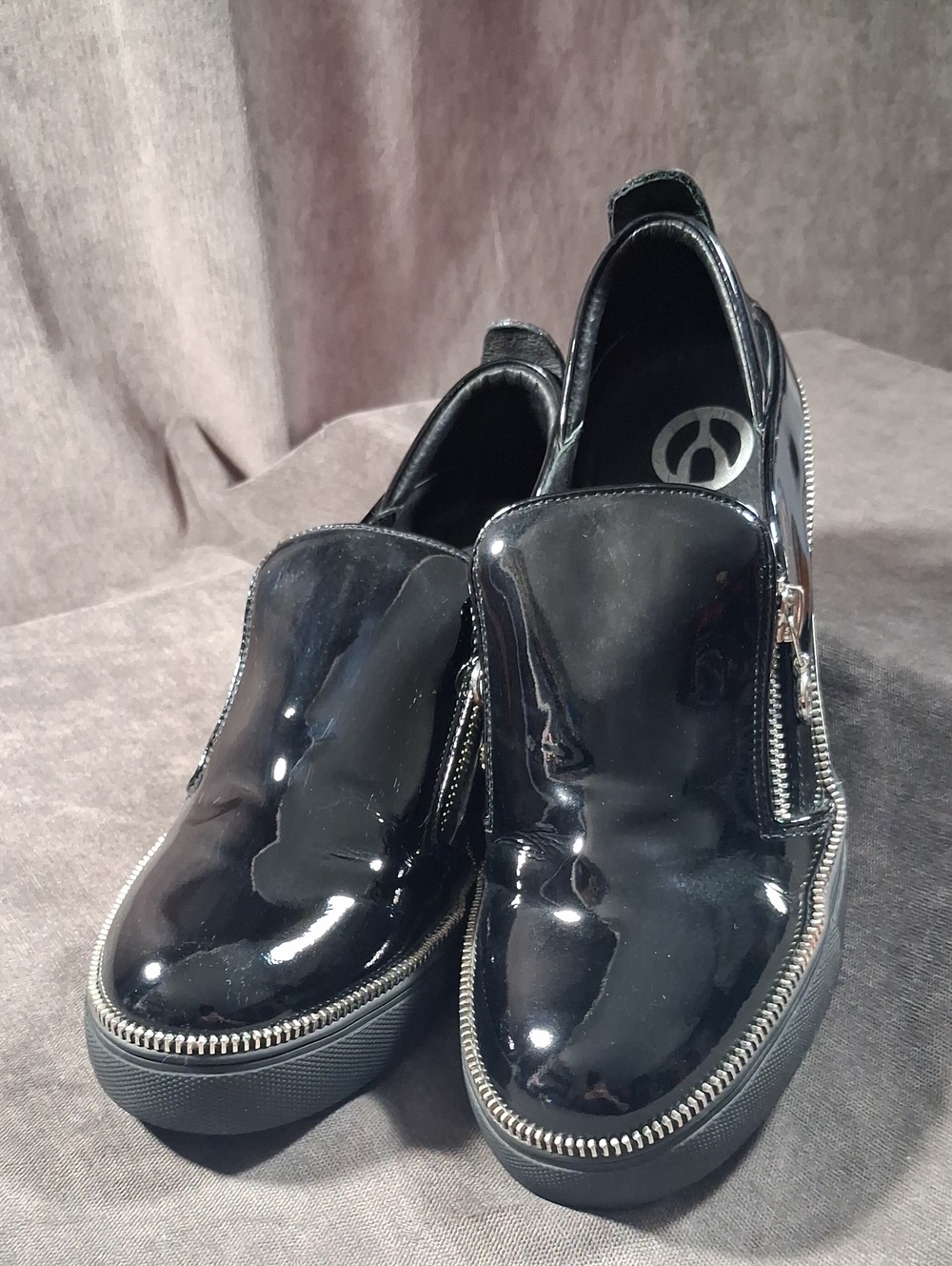 Wishbone NYLA2 Black Patent Leather Double Zip + Zipper Accents Wedges VG US 6.5